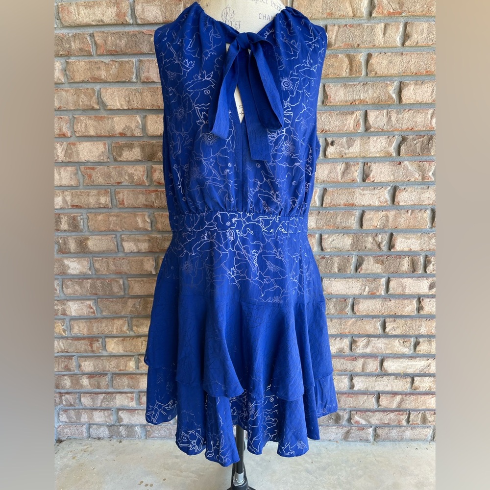 Ted Baker Timmia Blue Floral Tie-Neck Asymetrical Tiered Dress NWT - Picture 2 of 11